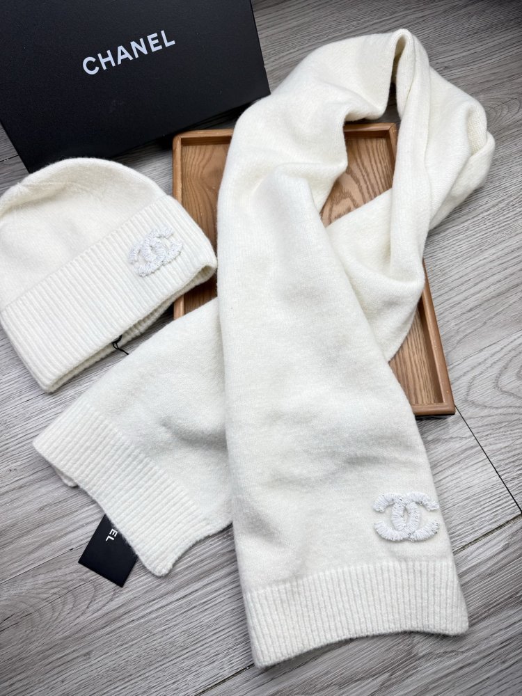 Комплект шерстяные шапка и шарф фото 8