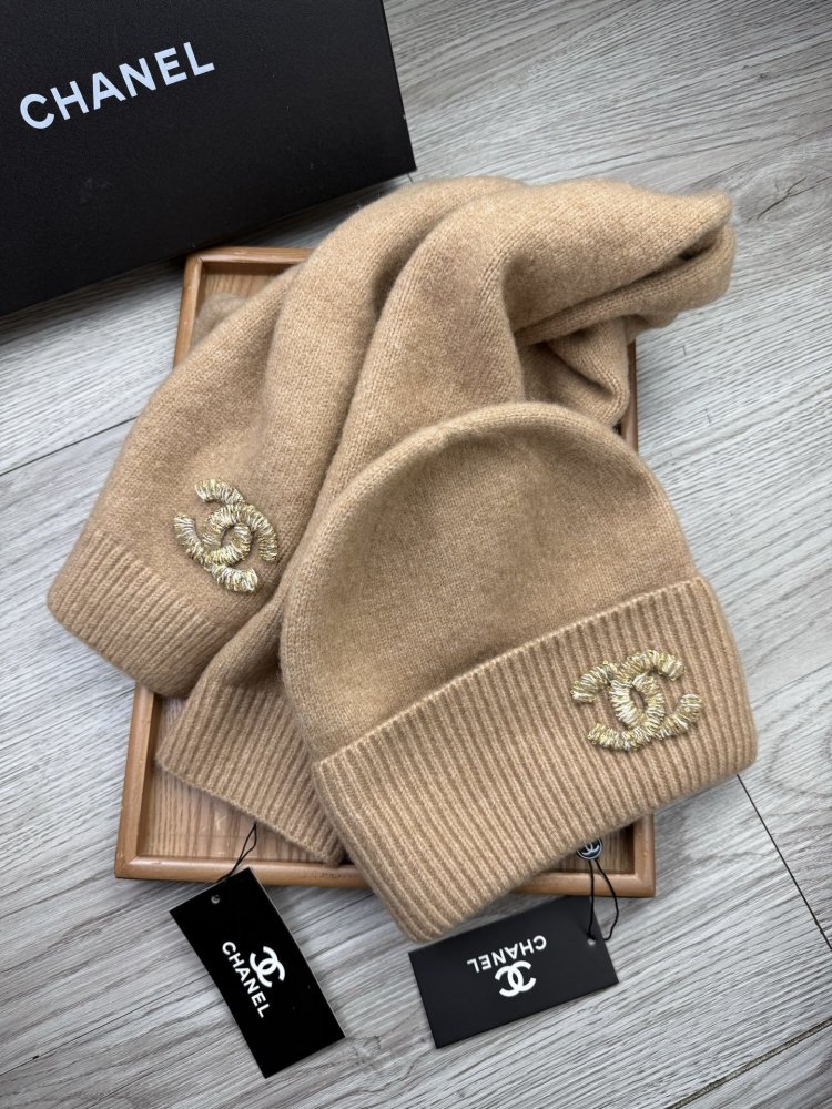 Комплект шерстяные шапка и шарф фото 8