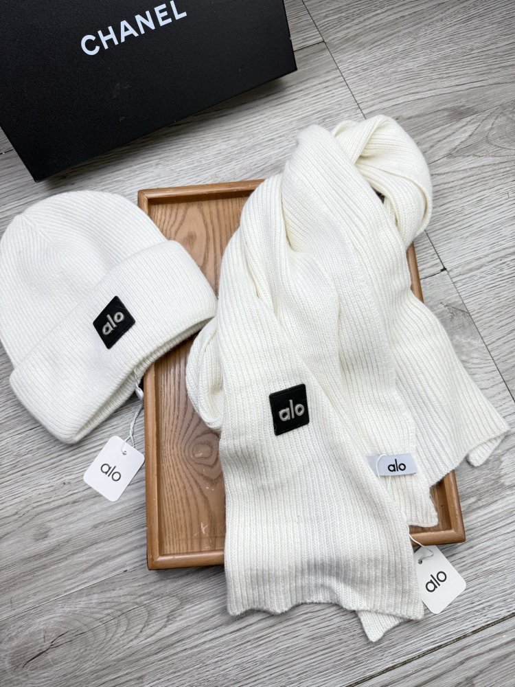 Комплект шерстяные шапка и шарф фото 8