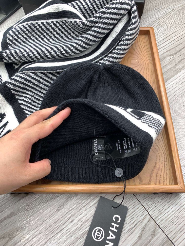 Комплект шерстяные шапка и шарф фото 8