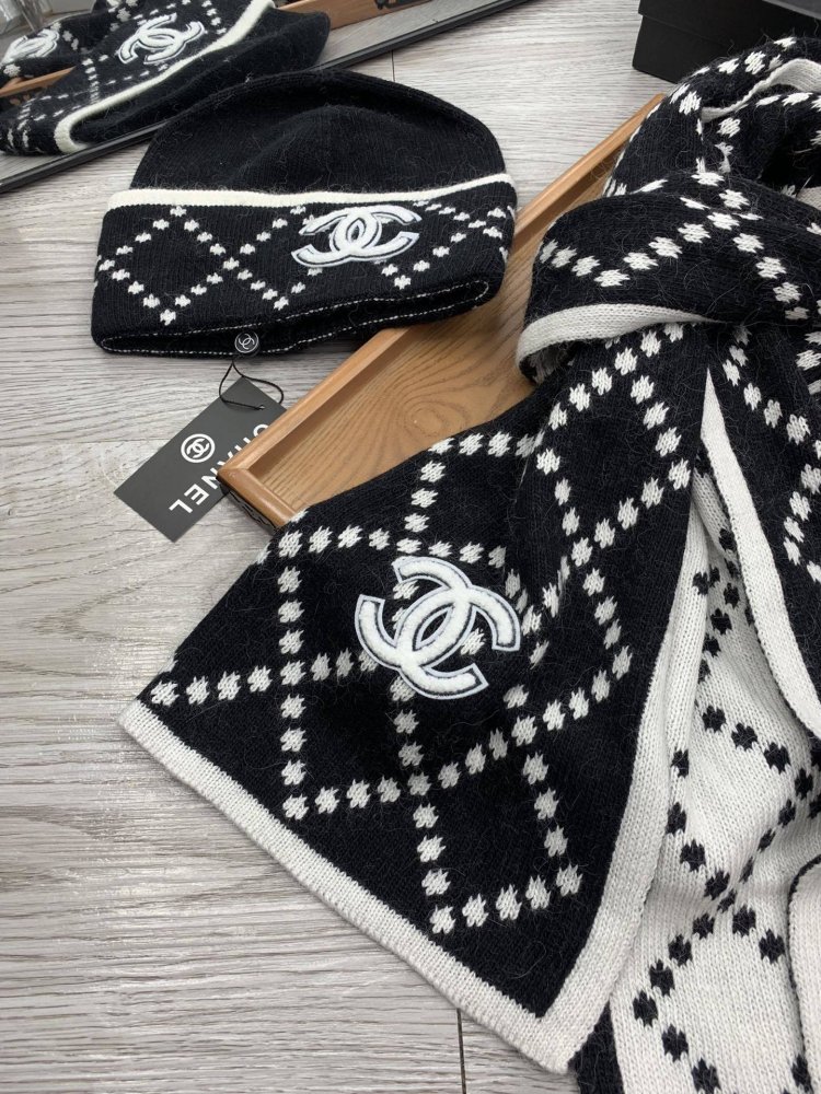 Комплект шерстяные шапка и шарф фото 8