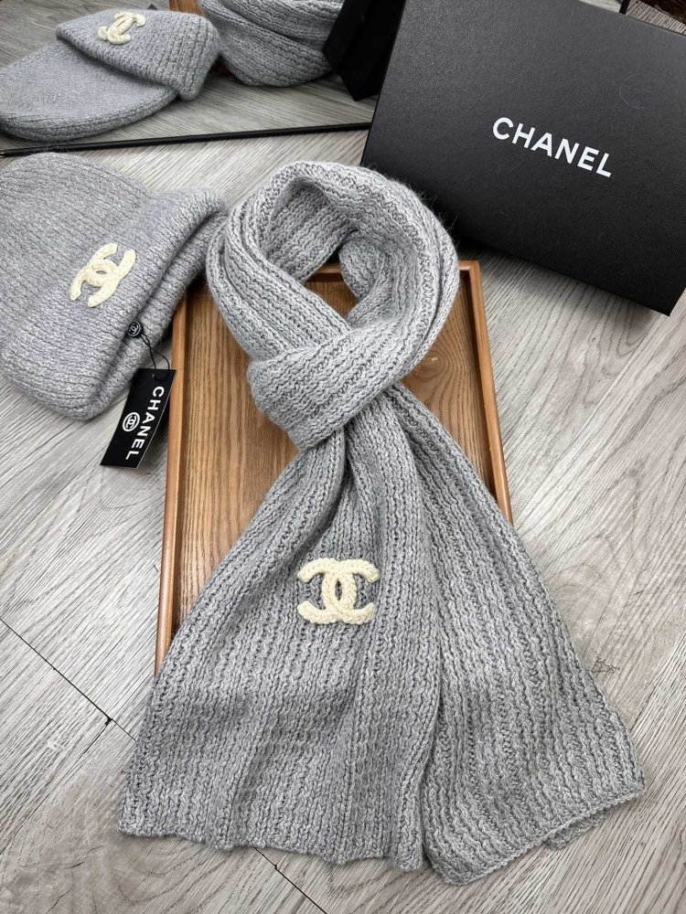 Комплект шерстяные шапка и шарф фото 8