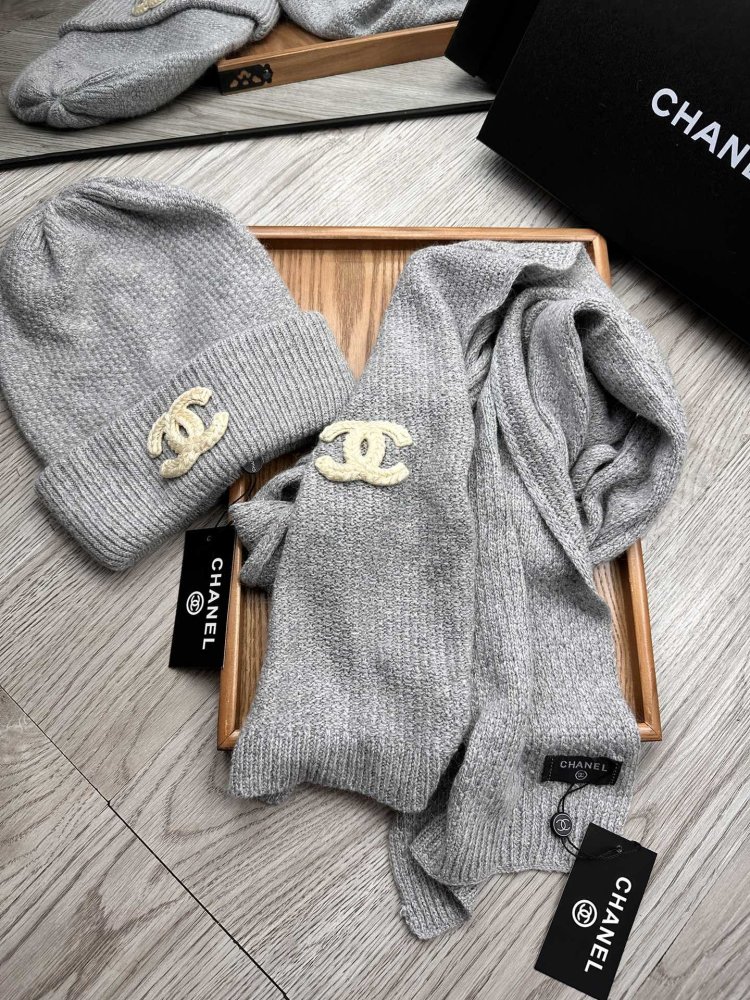 Комплект шерстяные шапка и шарф фото 8