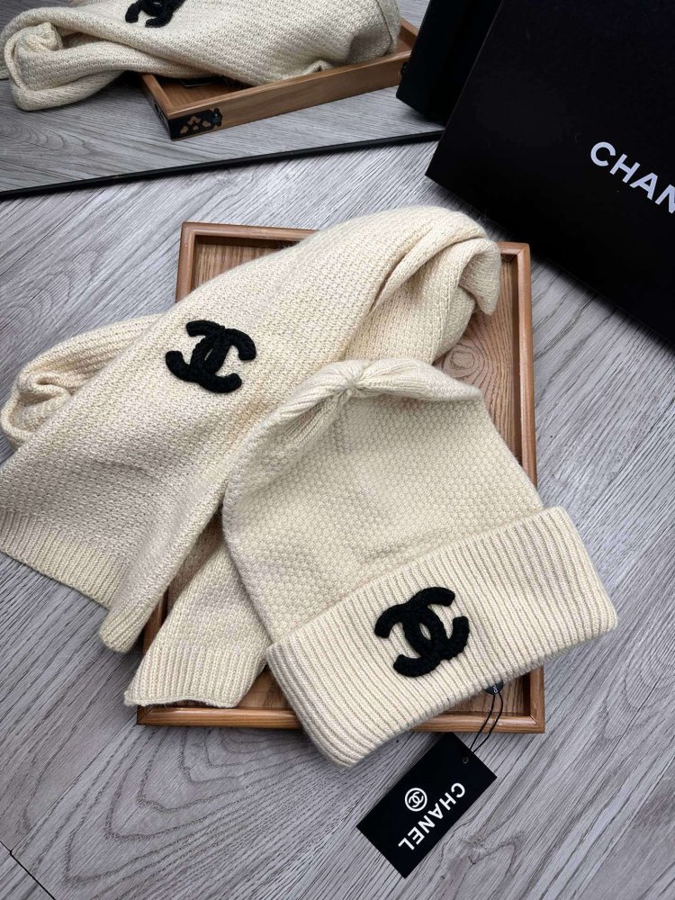 Комплект шерстяные шапка и шарф фото 8