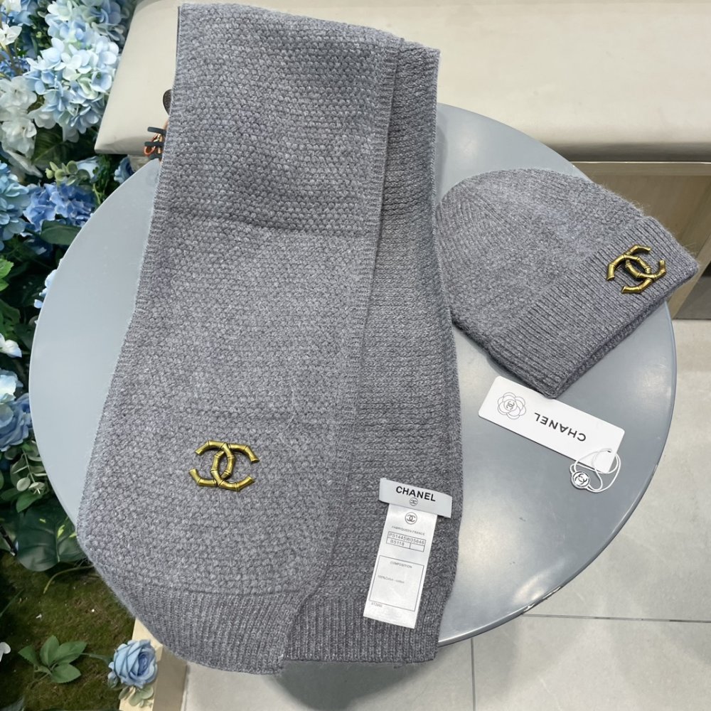 Комплект шерстяные шапка и шарф фото 8