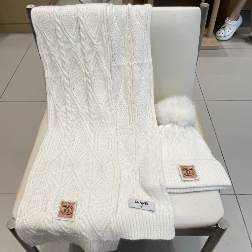 Комплект шерстяные шапка и шарф фото 8