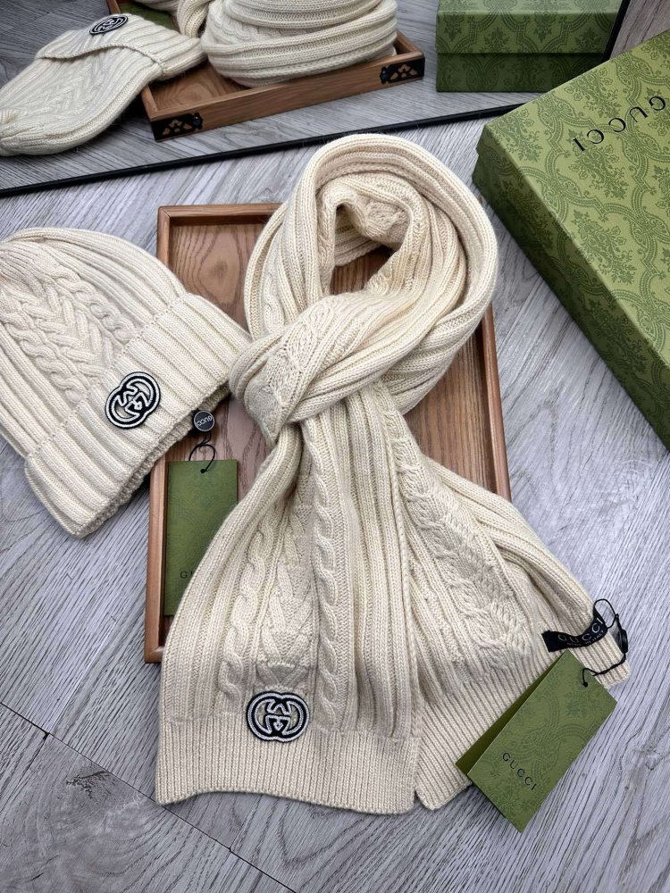 Комплект шерстяные шапка и шарф фото 8