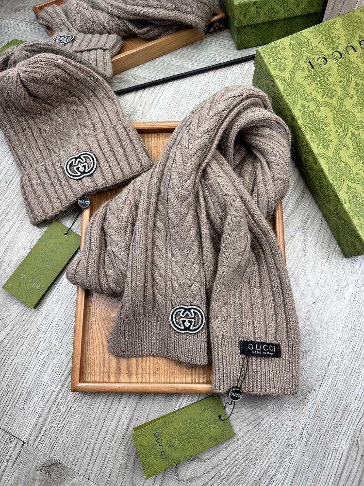 Комплект шерстяные шапка и шарф фото 8