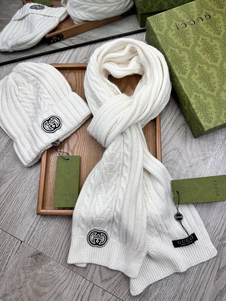 Комплект шерстяные шапка и шарф фото 8