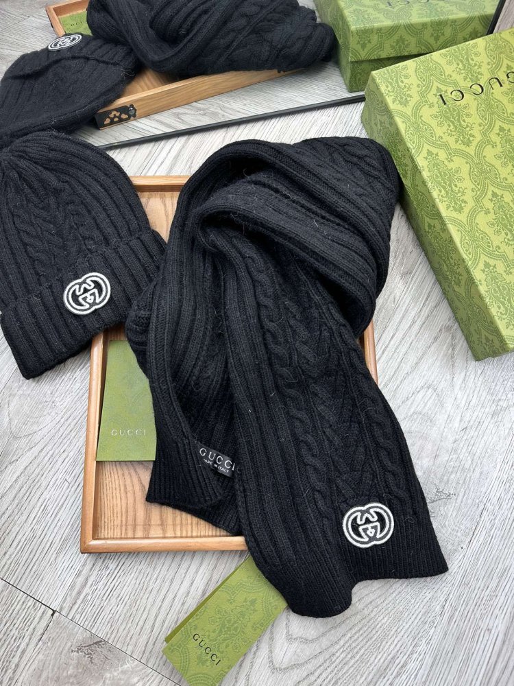 Комплект шерстяные шапка и шарф фото 8