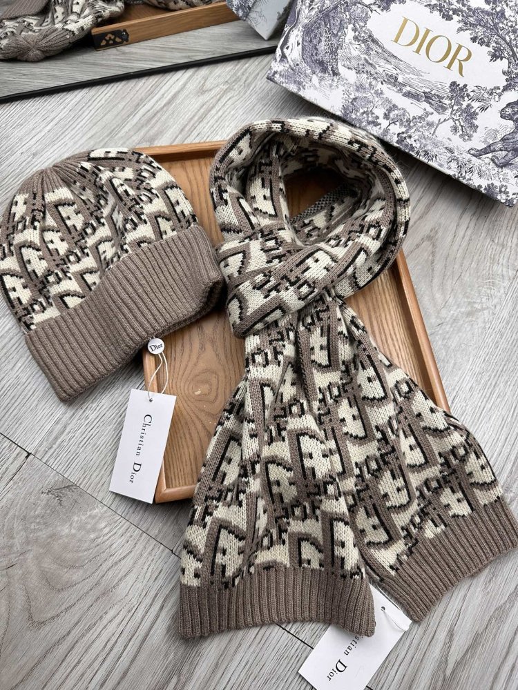 Комплект шерстяные шапка и шарф фото 8