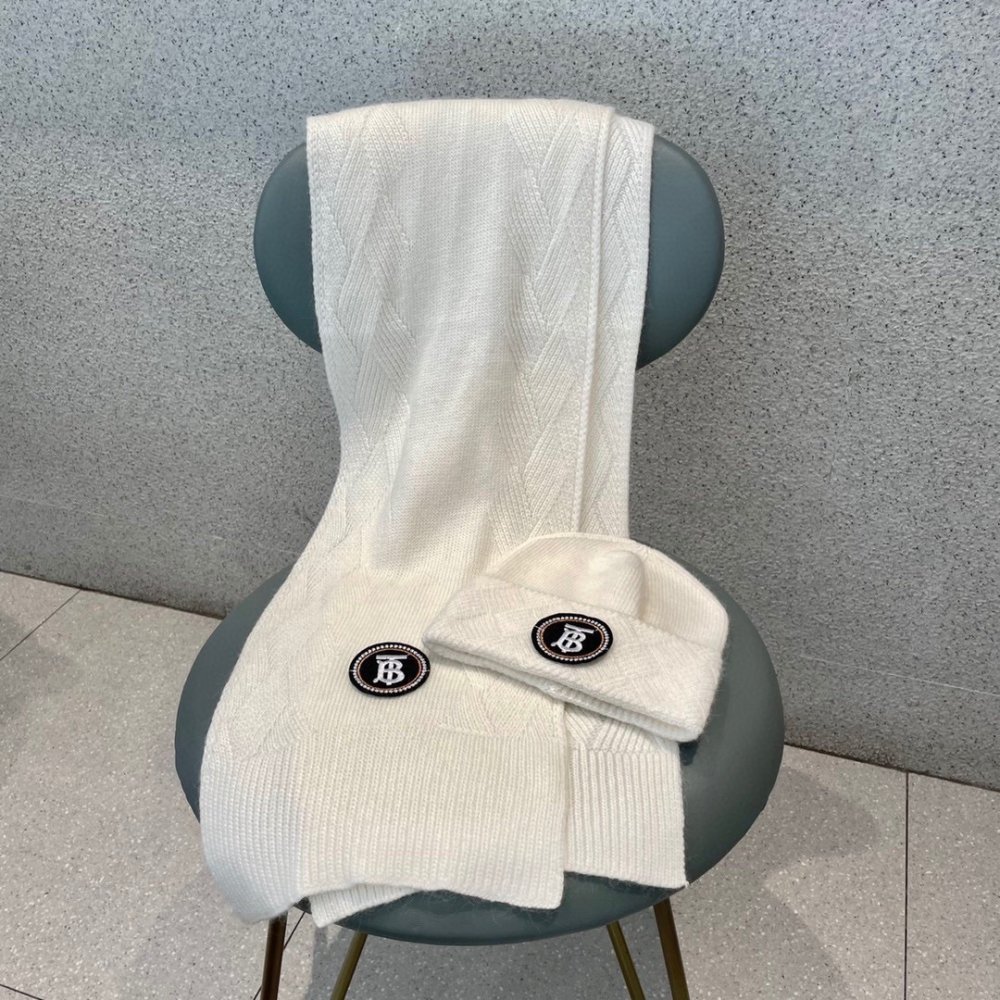 Комплект шерстяные шапка и шарф фото 8