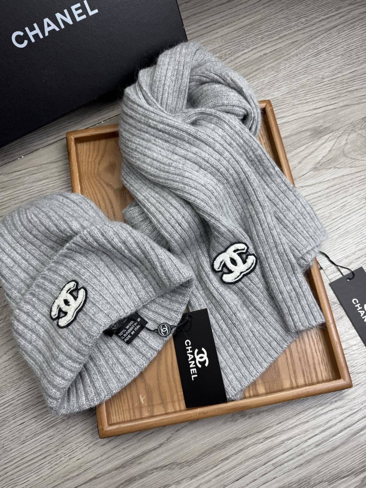 Комплект шерстяные шапка и шарф фото 9