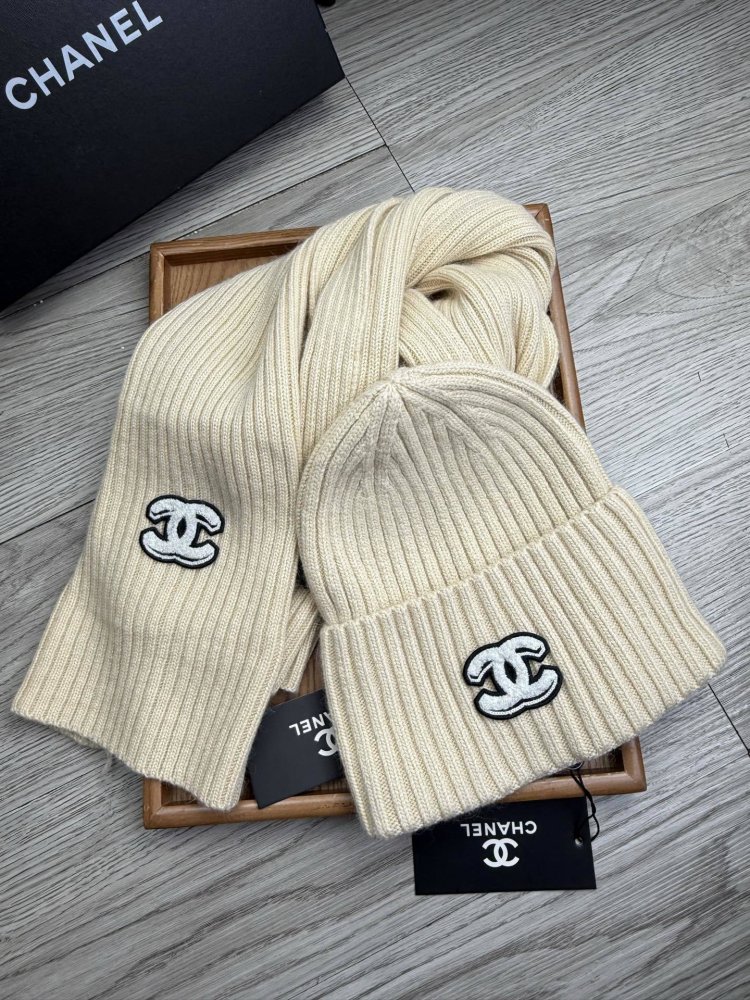 Комплект шерстяные шапка и шарф фото 9