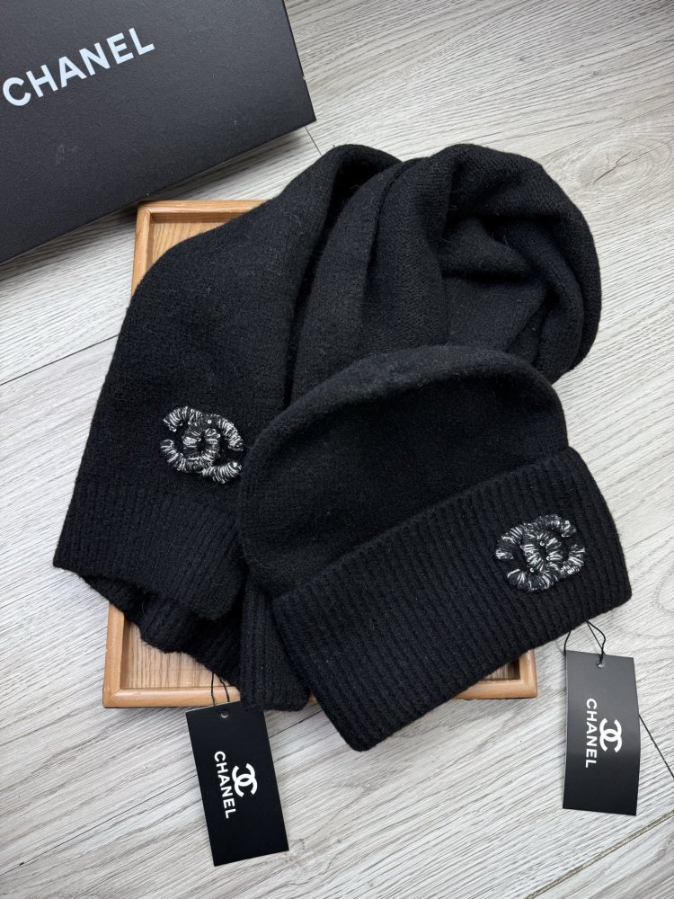 Комплект шерстяные шапка и шарф фото 9