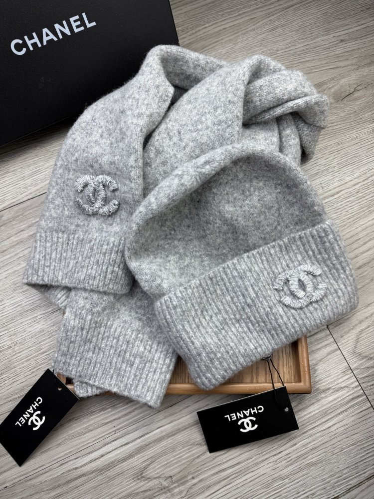 Комплект шерстяные шапка и шарф фото 9