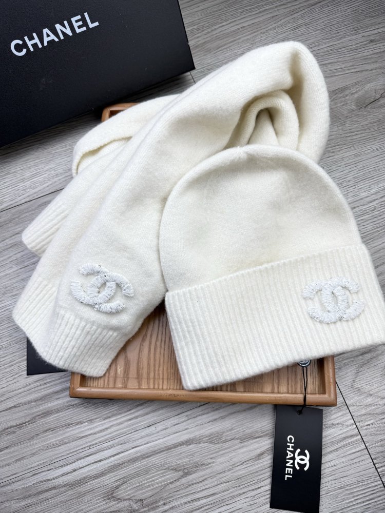 Комплект шерстяные шапка и шарф фото 9