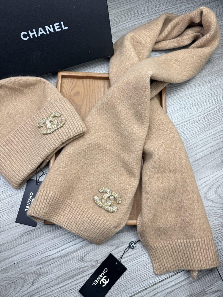 Комплект шерстяные шапка и шарф фото 9