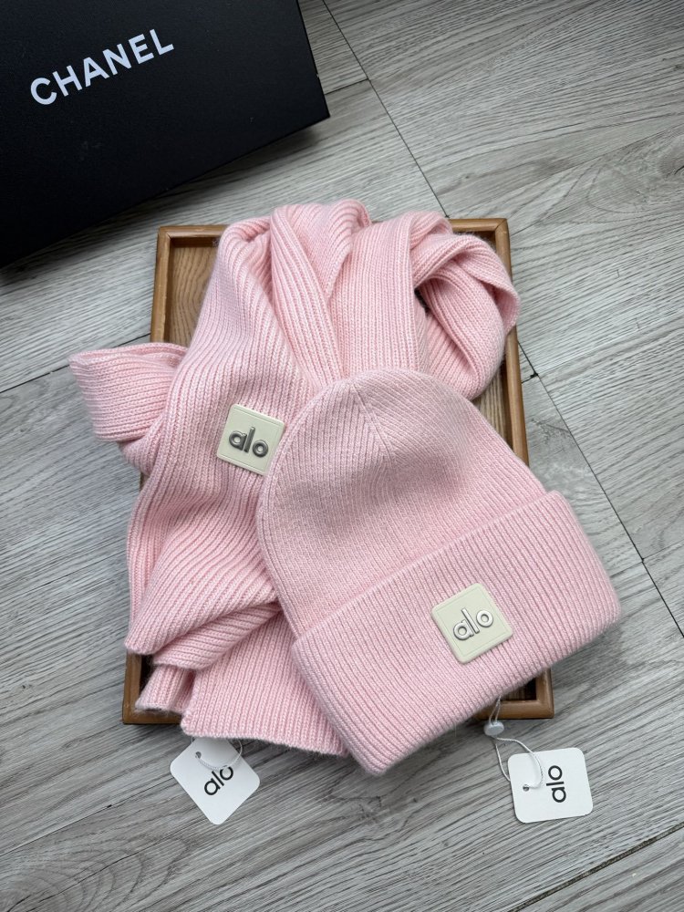 Комплект шерстяные шапка и шарф фото 9