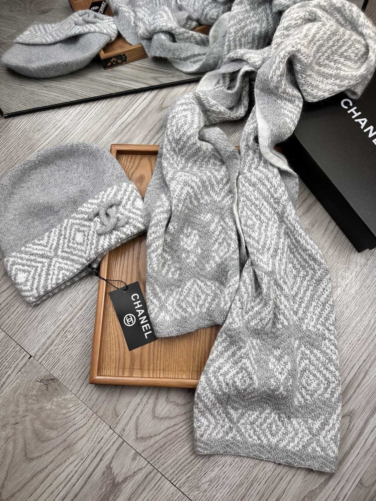 Комплект шерстяные шапка и шарф фото 9