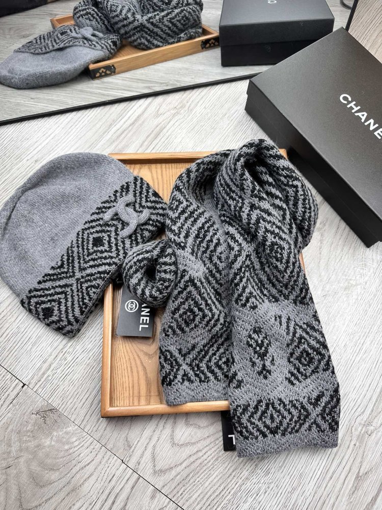 Комплект шерстяные шапка и шарф фото 9