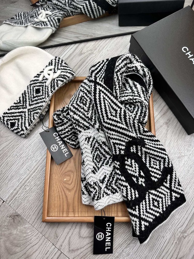 Комплект шерстяные шапка и шарф фото 9