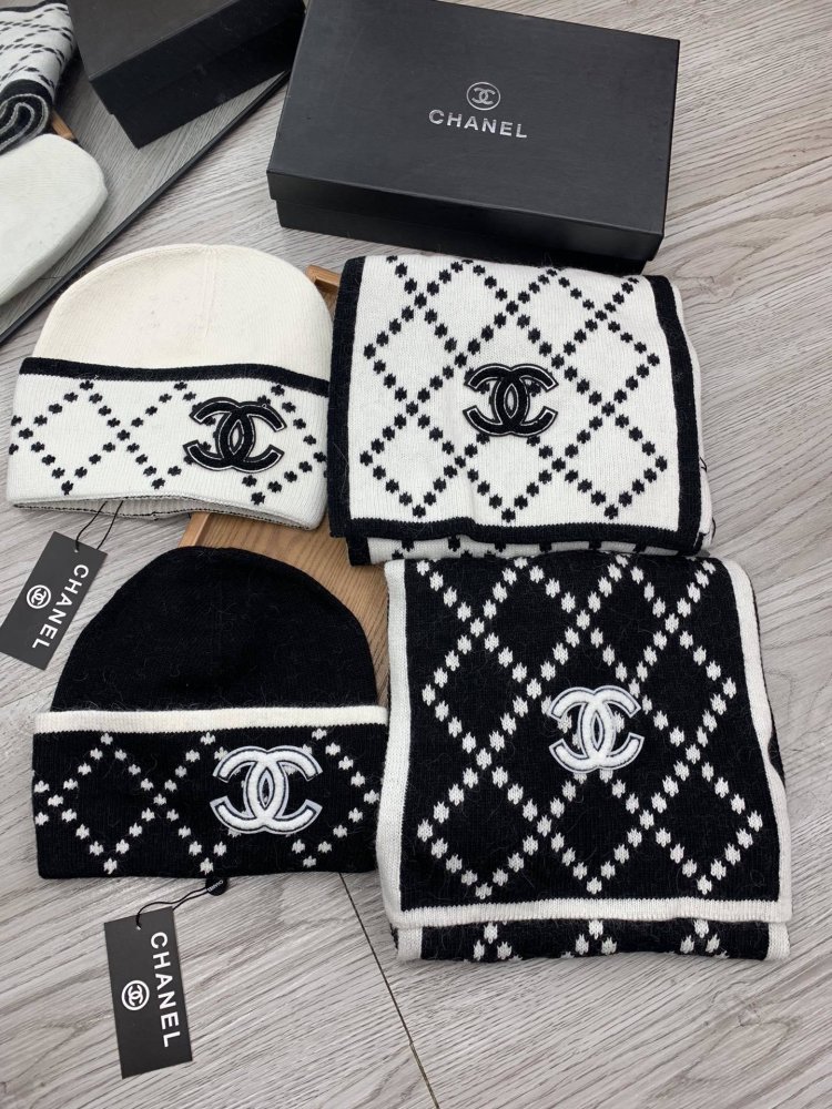 Комплект шерстяные шапка и шарф фото 9