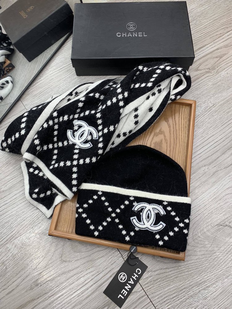 Комплект шерстяные шапка и шарф фото 9