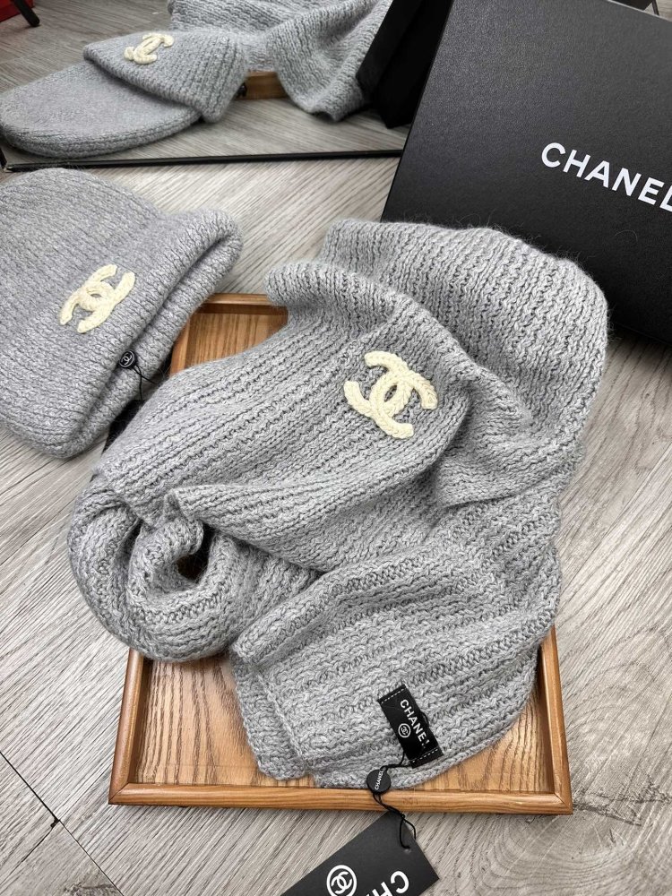 Комплект шерстяные шапка и шарф фото 9