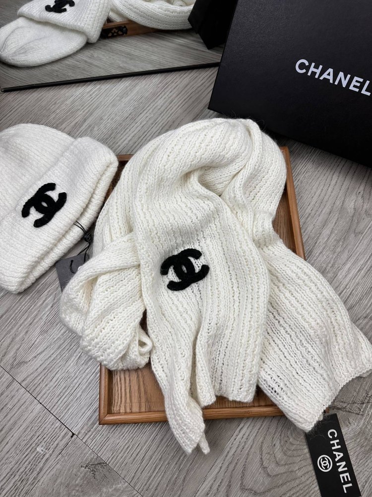 Комплект шерстяные шапка и шарф фото 9