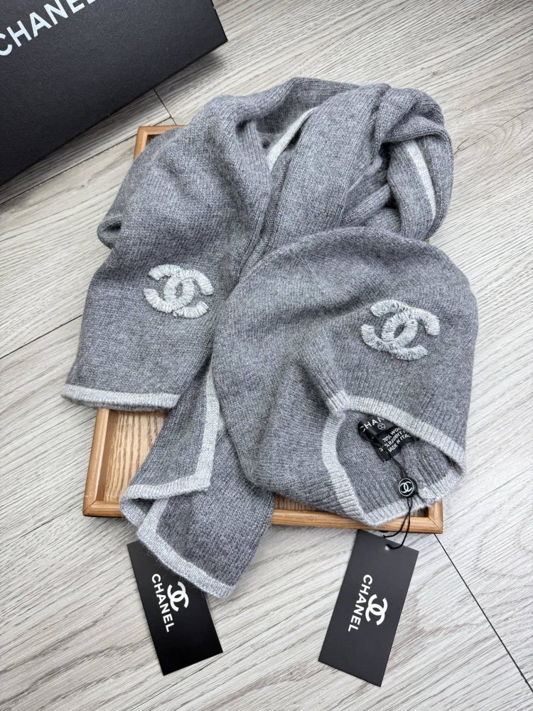 Комплект шерстяные шапка и шарф фото 9