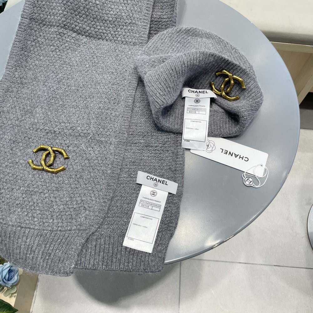 Комплект шерстяные шапка и шарф фото 9