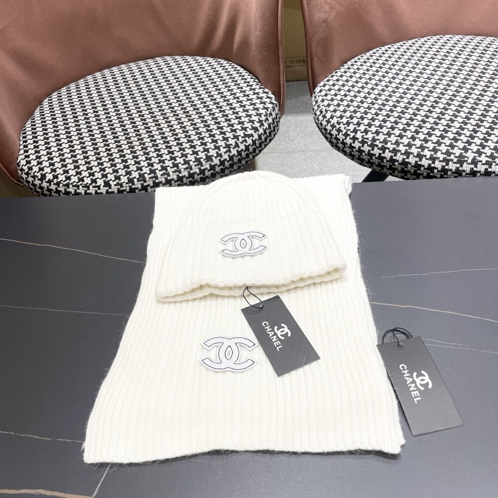 Комплект шерстяные шапка и шарф фото 9