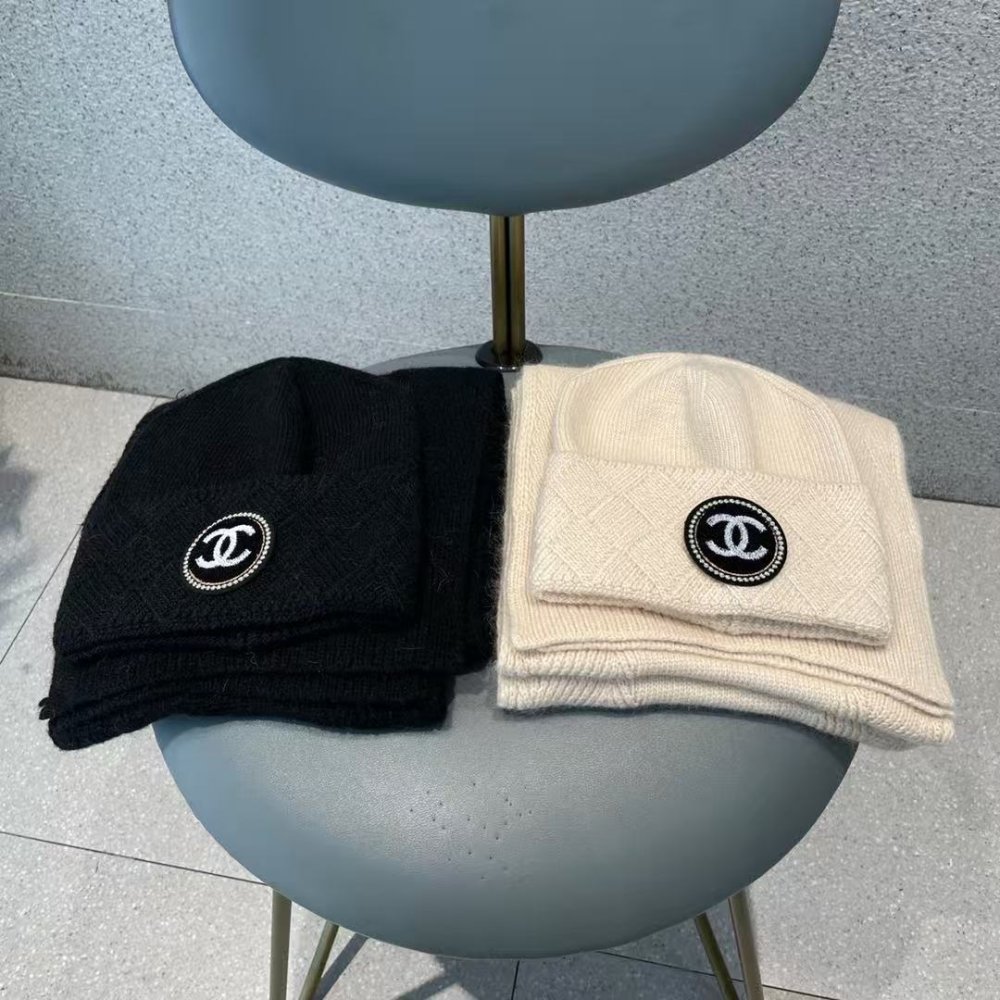 Комплект шерстяные шапка и шарф фото 9