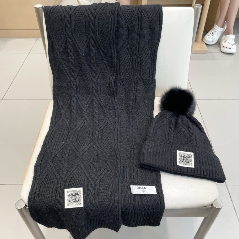 Комплект шерстяные шапка и шарф фото 9