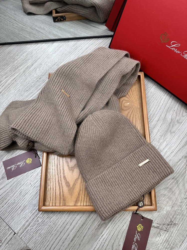 Комплект шерстяные шапка и шарф фото 9