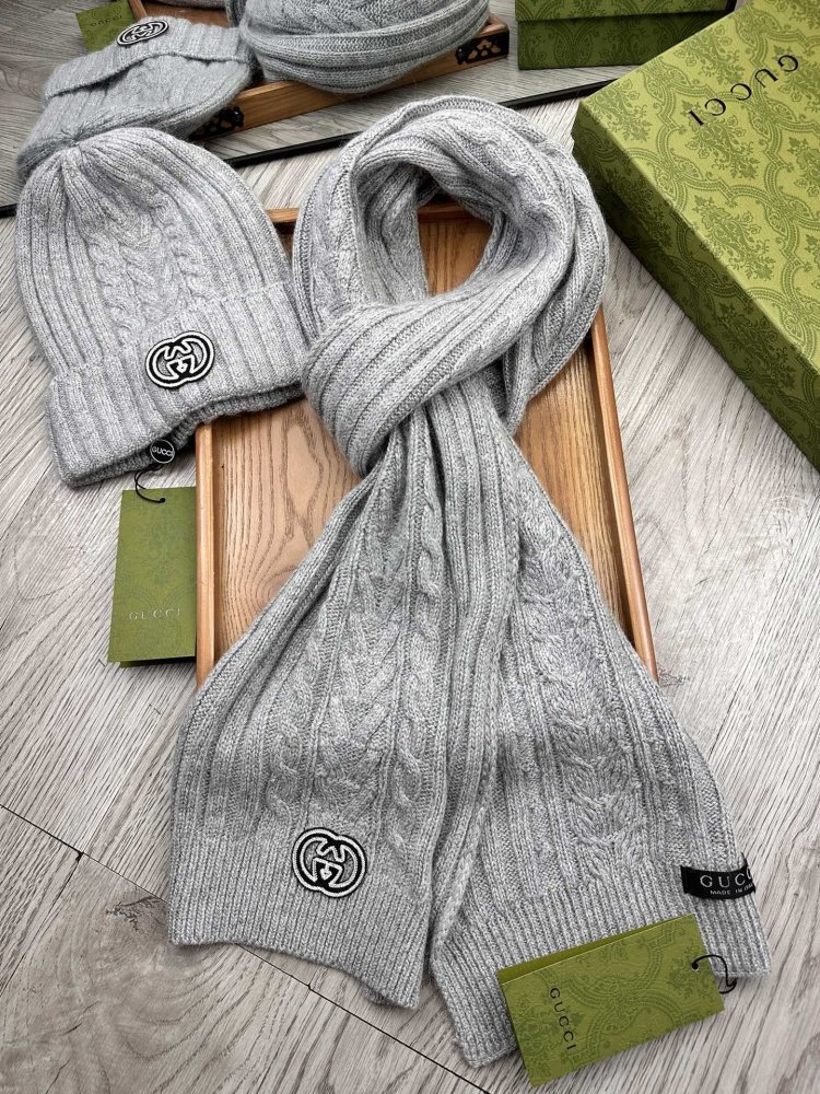 Комплект шерстяные шапка и шарф фото 9