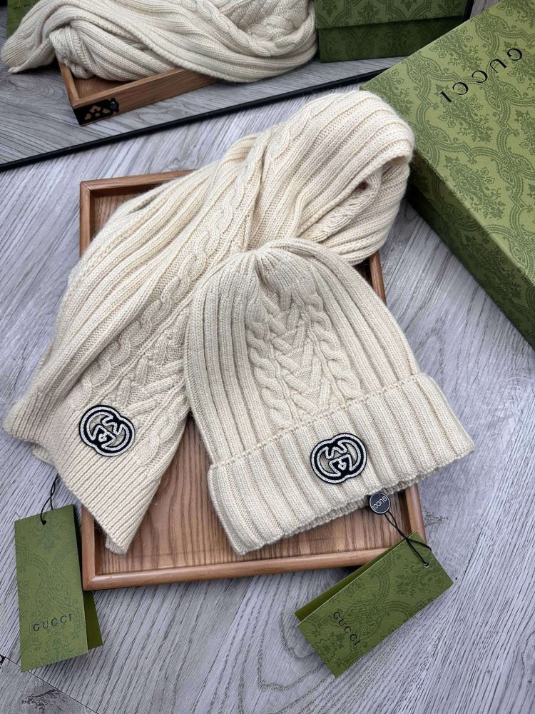 Комплект шерстяные шапка и шарф фото 9