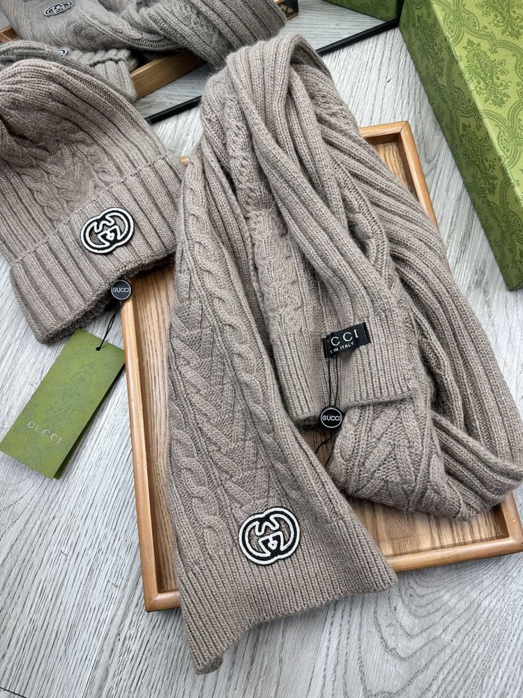 Комплект шерстяные шапка и шарф фото 9