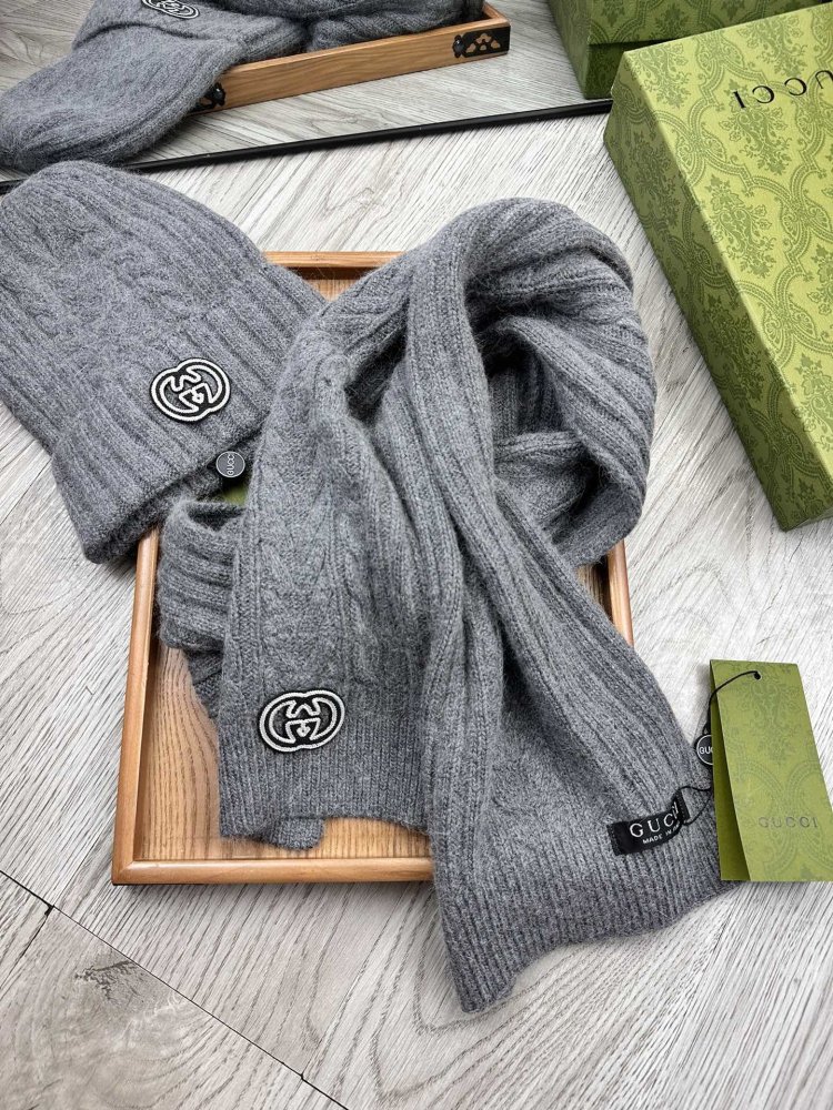 Комплект шерстяные шапка и шарф фото 9