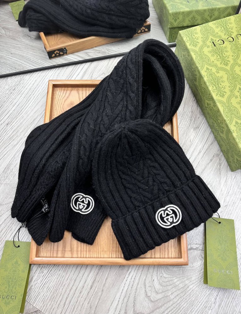 Комплект шерстяные шапка и шарф фото 9