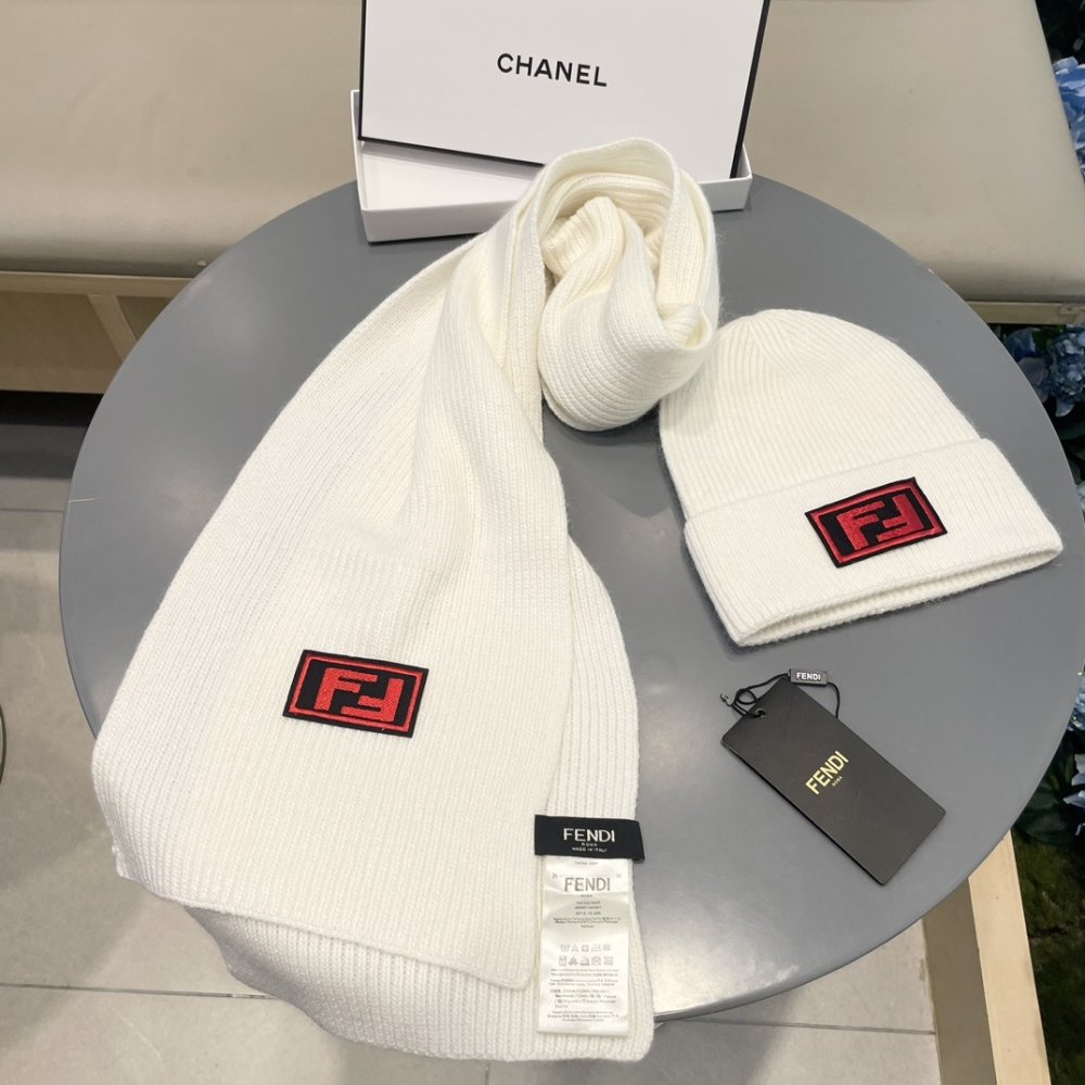 Комплект шерстяные шапка и шарф фото 9