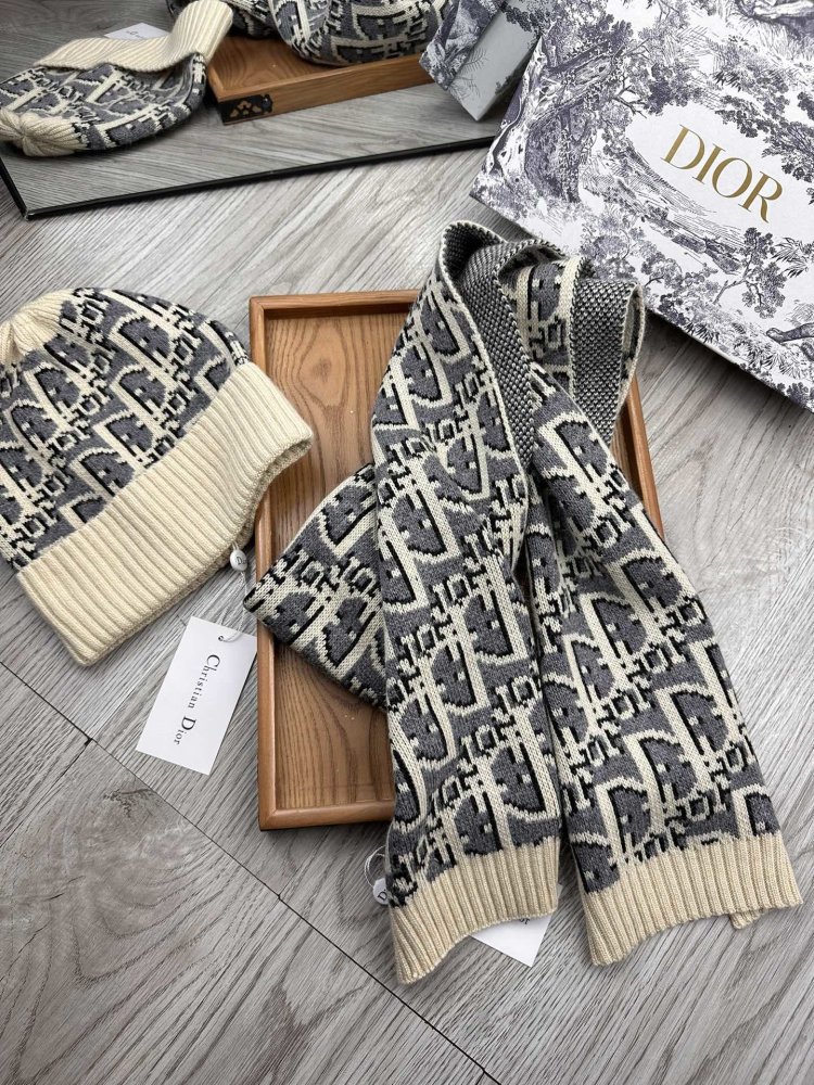 Комплект шерстяные шапка и шарф фото 9