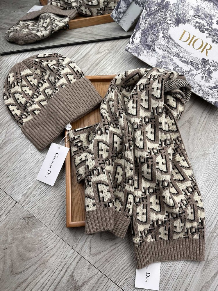 Комплект шерстяные шапка и шарф фото 9