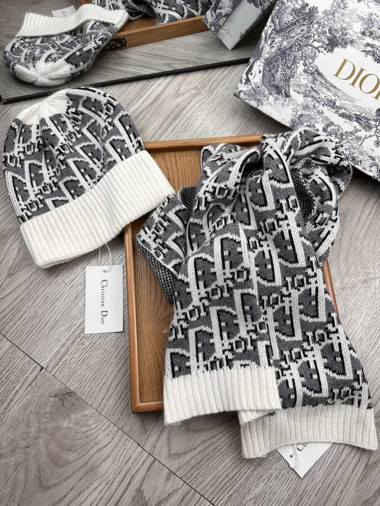 Комплект шерстяные шапка и шарф фото 9