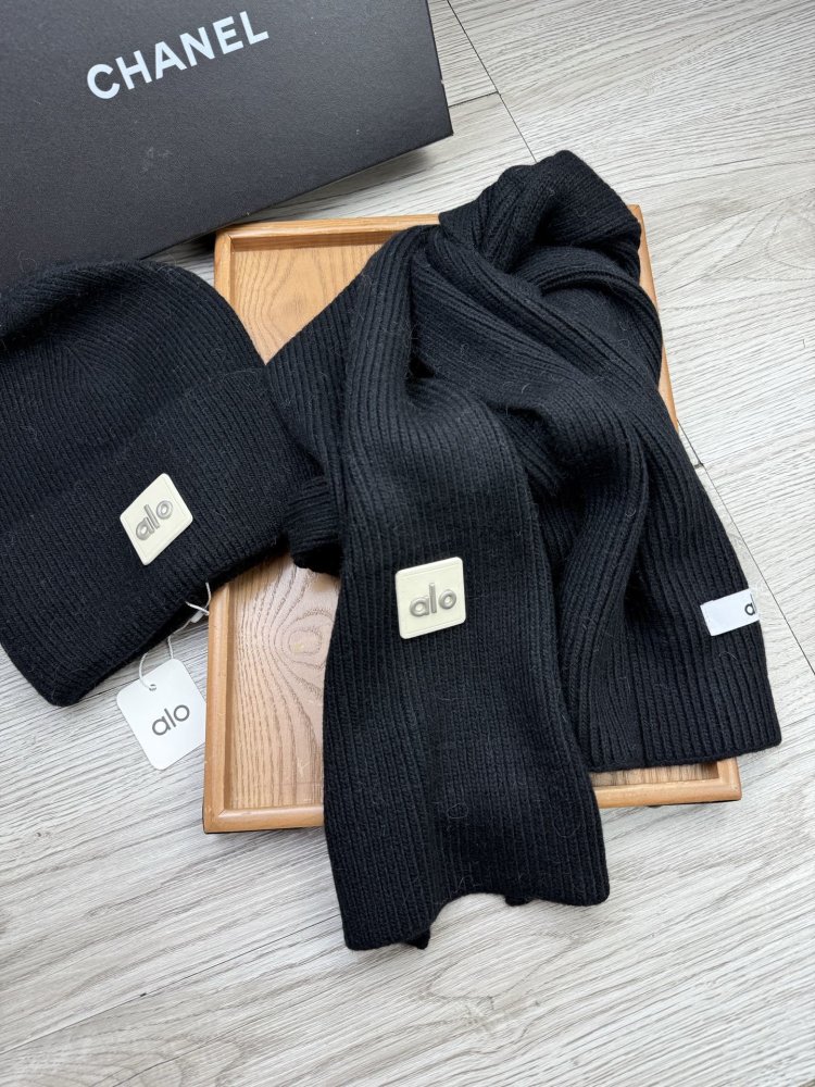 Комплект вовняні шапка і шарф фото 9