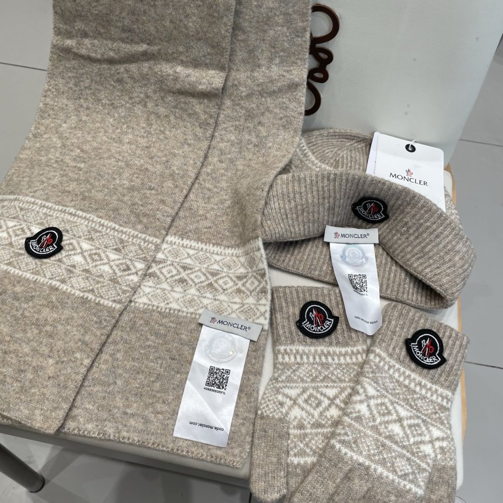 Комплект шерстяные шапка, шарф и перчатки фото 10