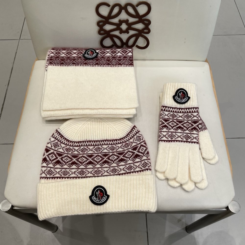 Комплект шерстяные шапка, шарф и перчатки