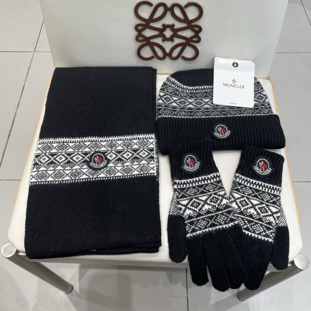 Комплект шерстяные шапка, шарф и перчатки