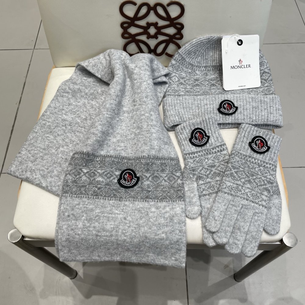 Комплект вовняні шапка, шарф і рукавички